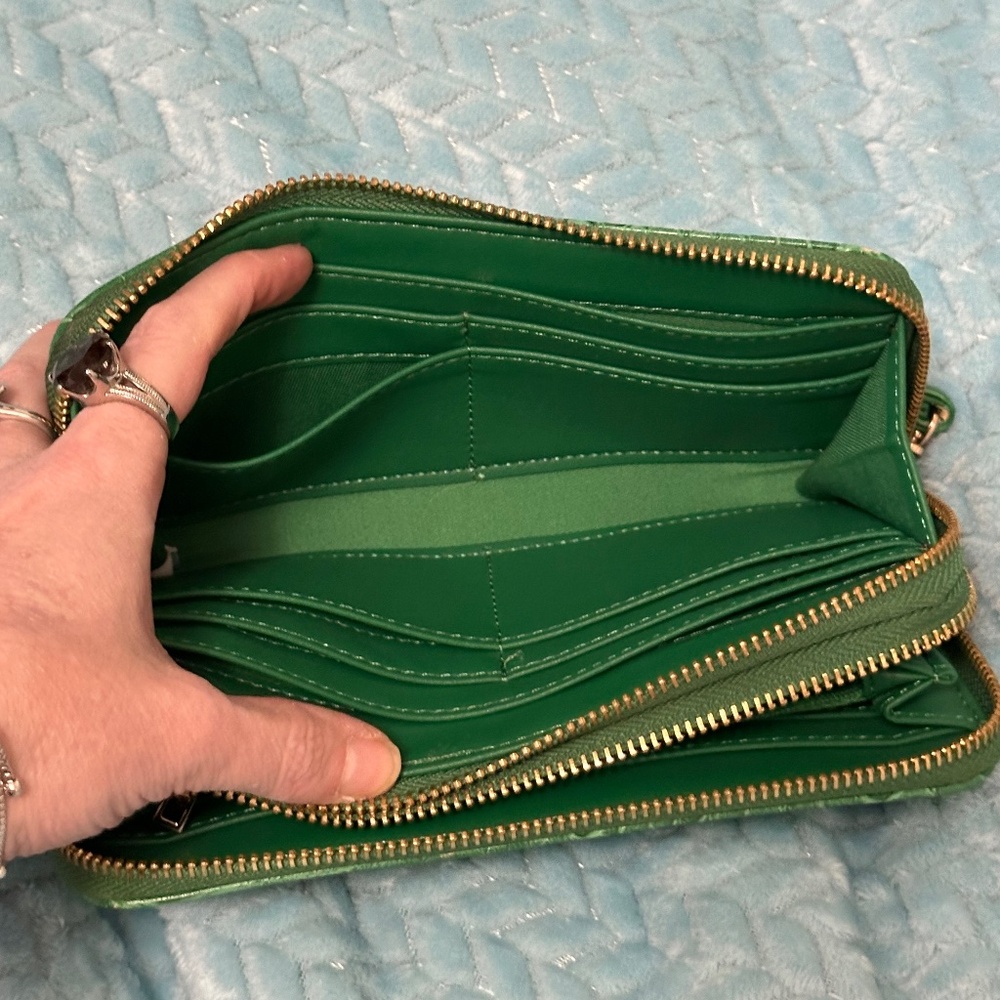 A New Day Green Croc Embossed Wallet Double Zip Accordion Gold Hardware Wristlet - Picture 14 of 15